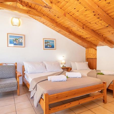 Alexatos Studios & Apartments Agia Efimia エクステリア 写真