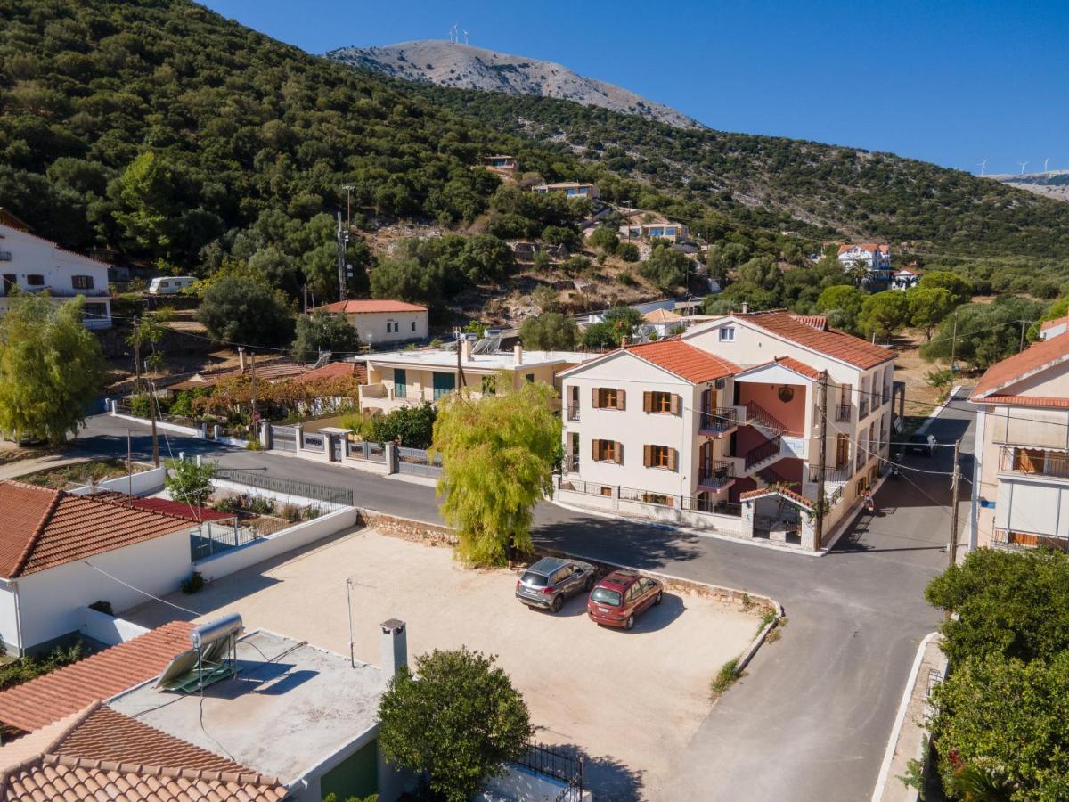 Alexatos Studios & Apartments Agia Efimia エクステリア 写真