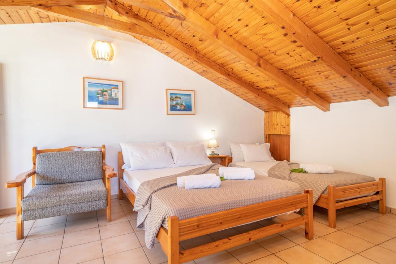 Alexatos Studios & Apartments Agia Efimia エクステリア 写真