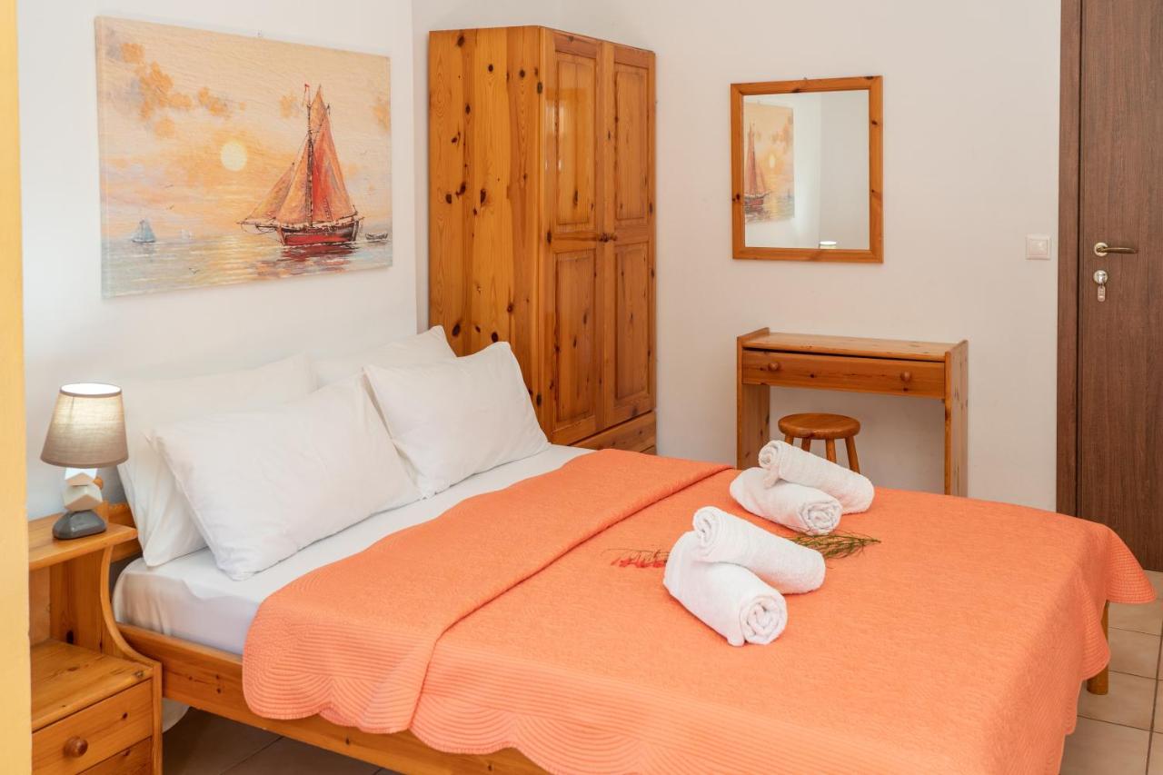 Alexatos Studios & Apartments Agia Efimia エクステリア 写真