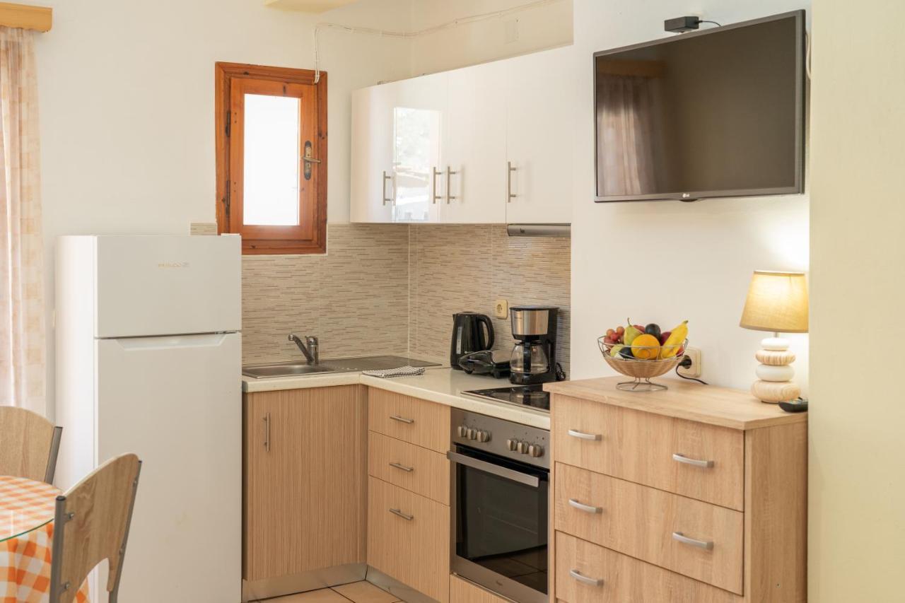 Alexatos Studios & Apartments Agia Efimia エクステリア 写真