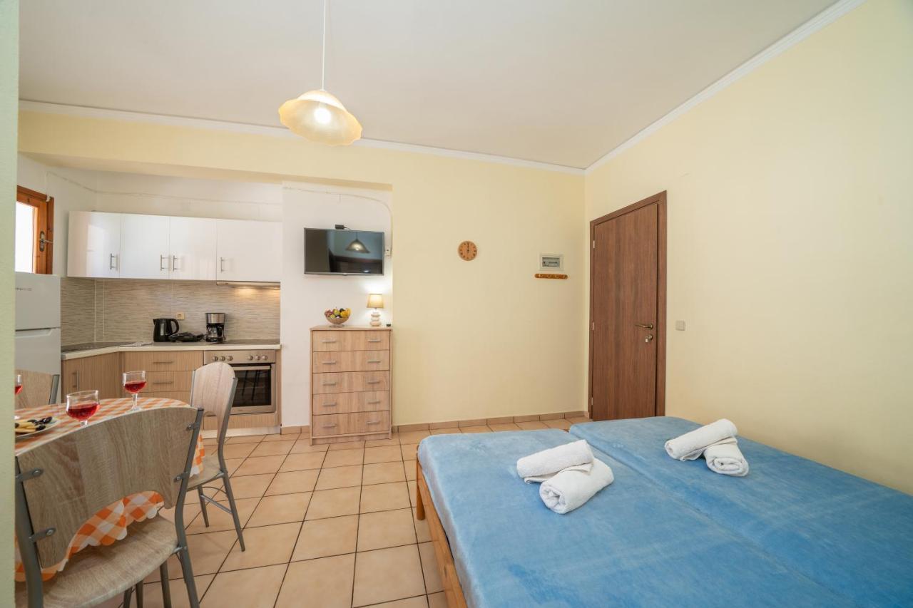 Alexatos Studios & Apartments Agia Efimia エクステリア 写真