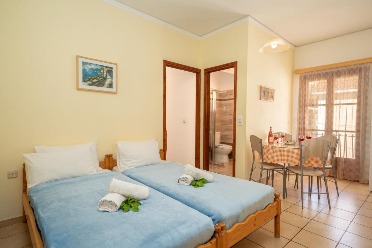 Alexatos Studios & Apartments Agia Efimia エクステリア 写真