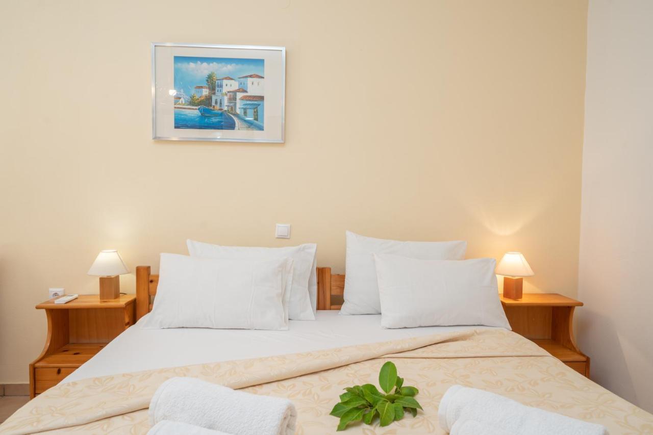 Alexatos Studios & Apartments Agia Efimia エクステリア 写真