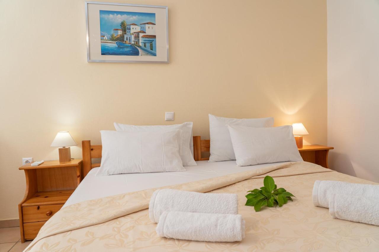 Alexatos Studios & Apartments Agia Efimia エクステリア 写真