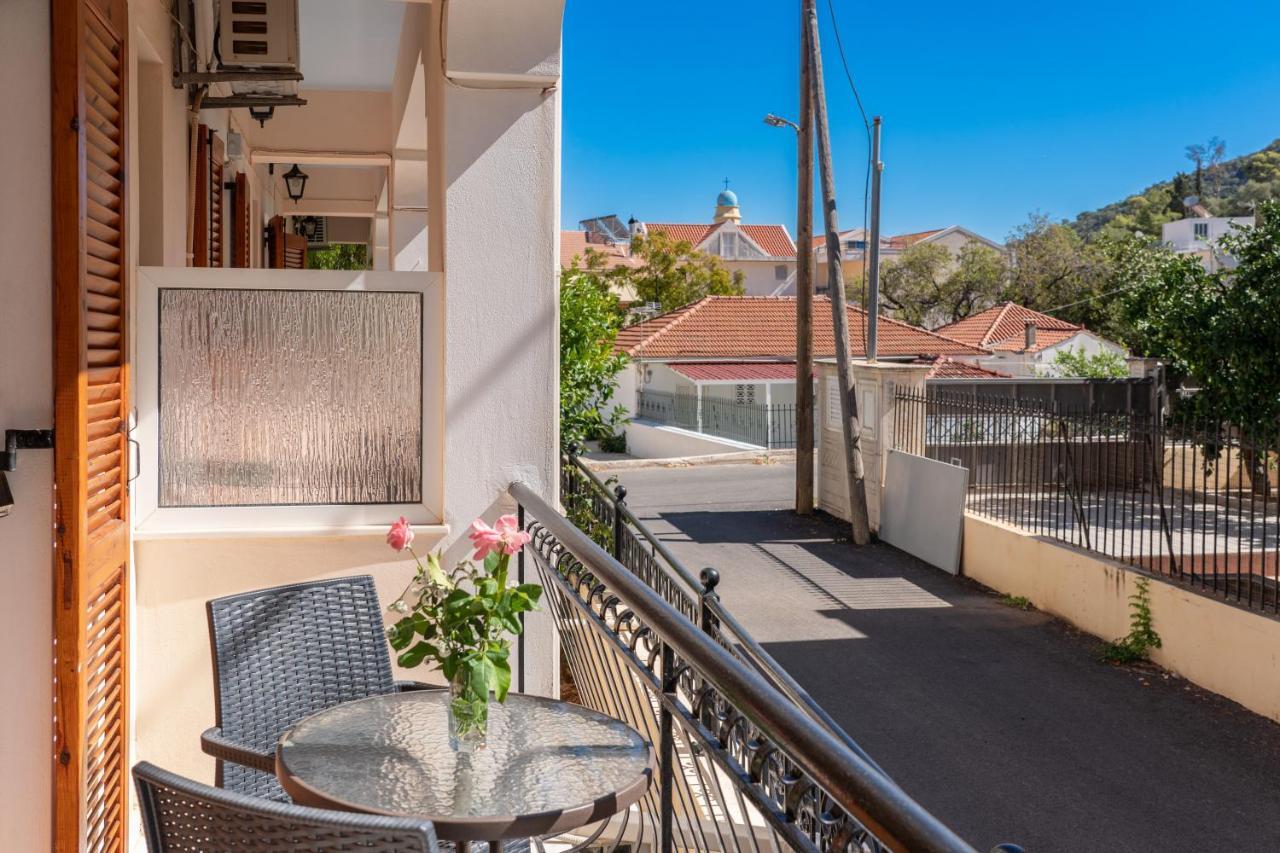 Alexatos Studios & Apartments Agia Efimia エクステリア 写真