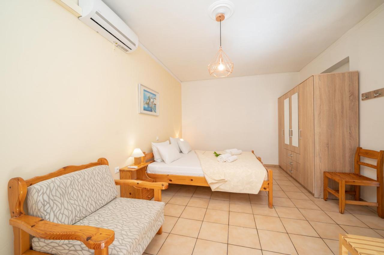 Alexatos Studios & Apartments Agia Efimia エクステリア 写真