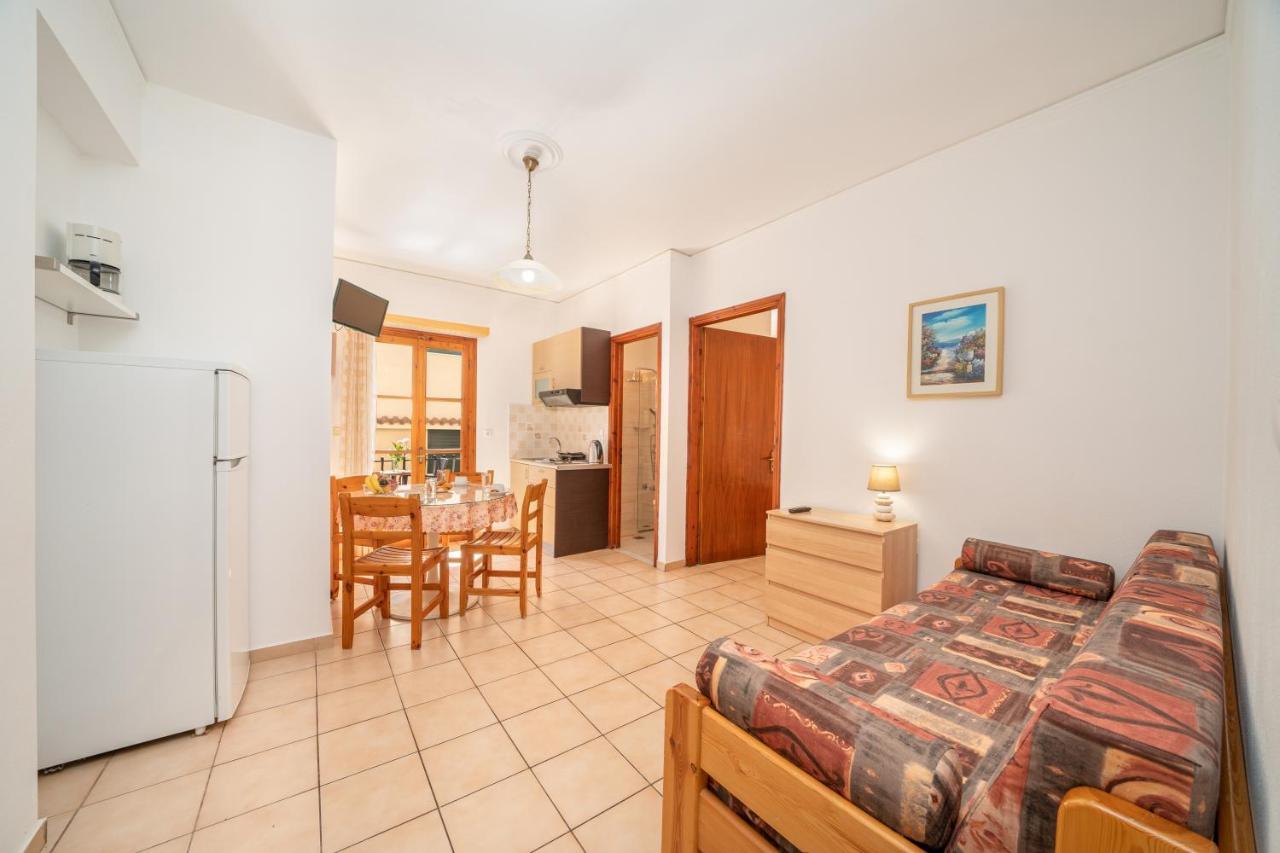 Alexatos Studios & Apartments Agia Efimia エクステリア 写真