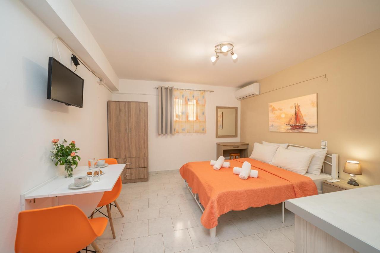 Alexatos Studios & Apartments Agia Efimia エクステリア 写真
