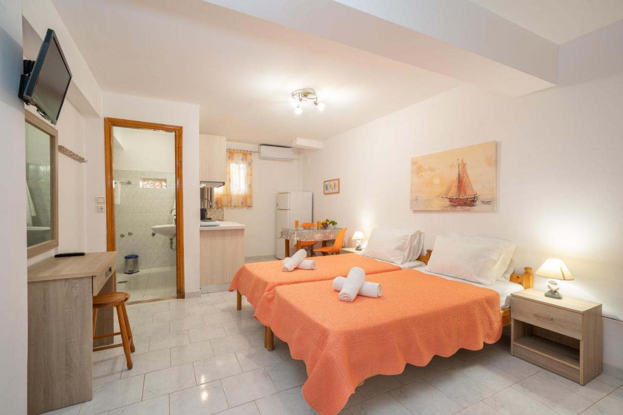 Alexatos Studios & Apartments Agia Efimia エクステリア 写真
