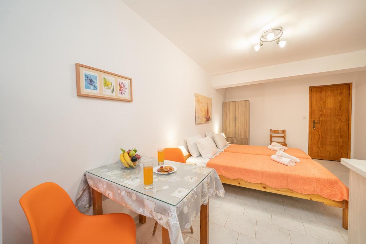 Alexatos Studios & Apartments Agia Efimia エクステリア 写真