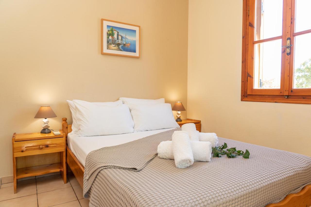 Alexatos Studios & Apartments Agia Efimia エクステリア 写真