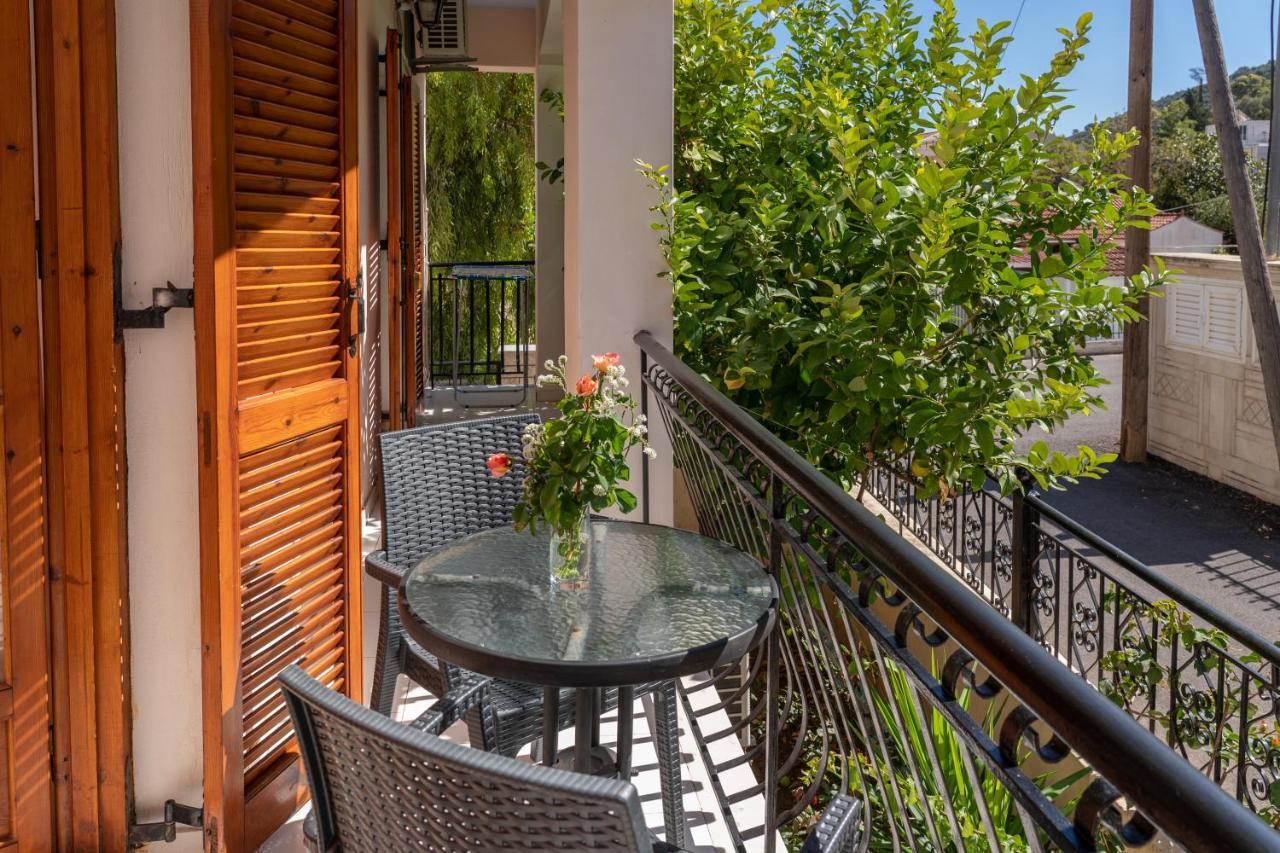 Alexatos Studios & Apartments Agia Efimia エクステリア 写真