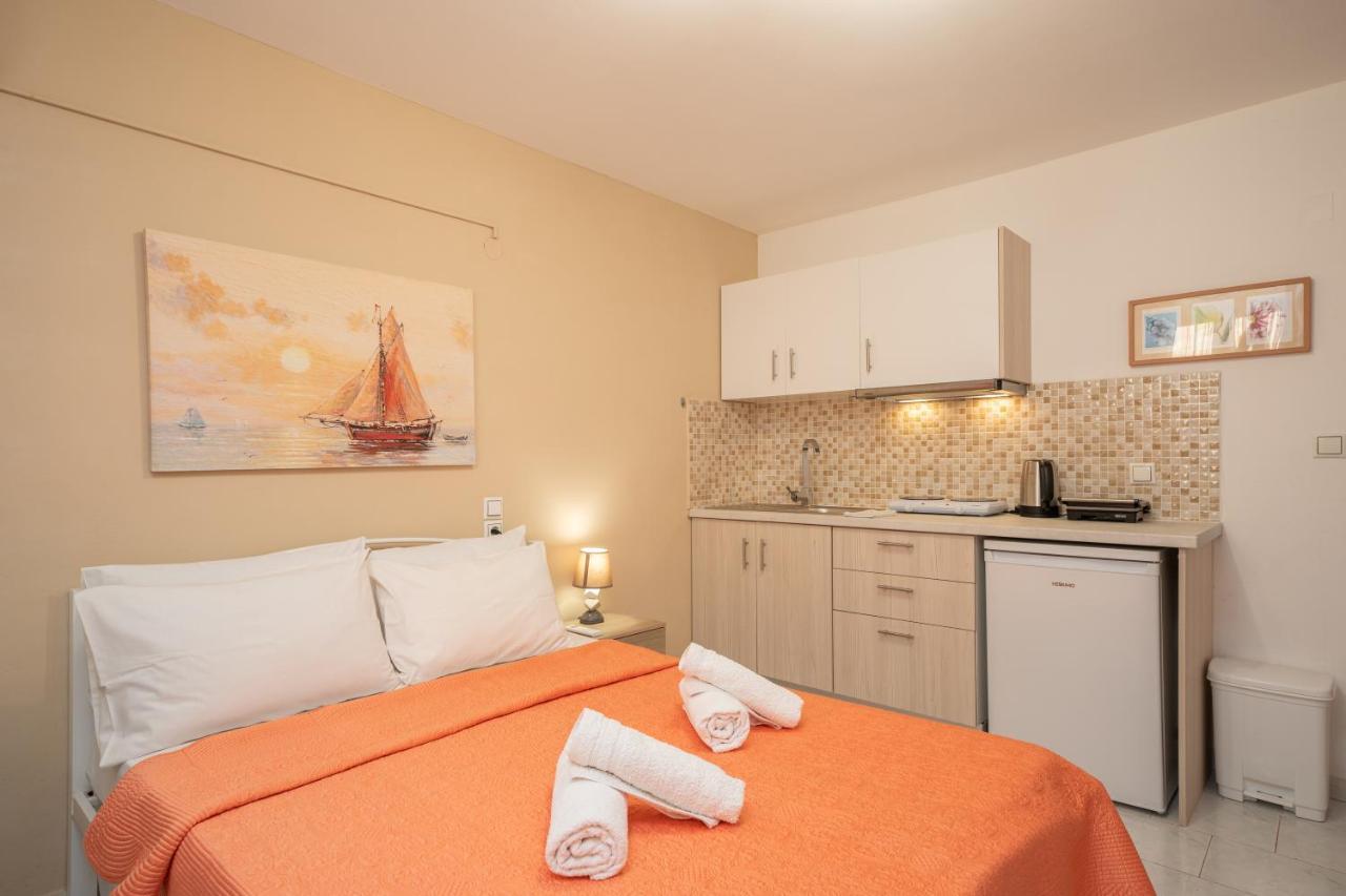 Alexatos Studios & Apartments Agia Efimia エクステリア 写真